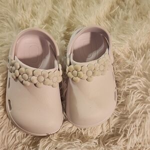 Girl’s Bearpaw Clogs 5C